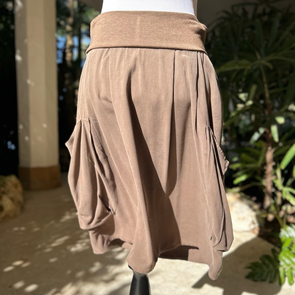 A common thread, brown skirt with pockets size large